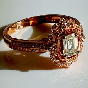 VS1 Clarity I, Emerald 1.28 CT Diamond ring set in 14k Rose Gold, Certified MIA